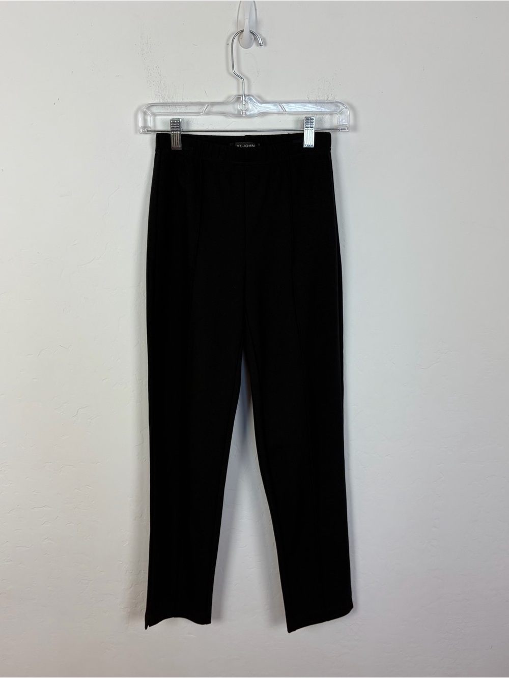 St. John Elastic Waist Straight Leg Pants in Black
